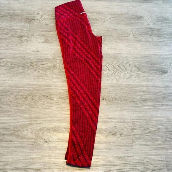 AERIE RED LEGGINS CHILL. PLAY. MOVE SIZE  MEDIUM - Picture 4 of 7